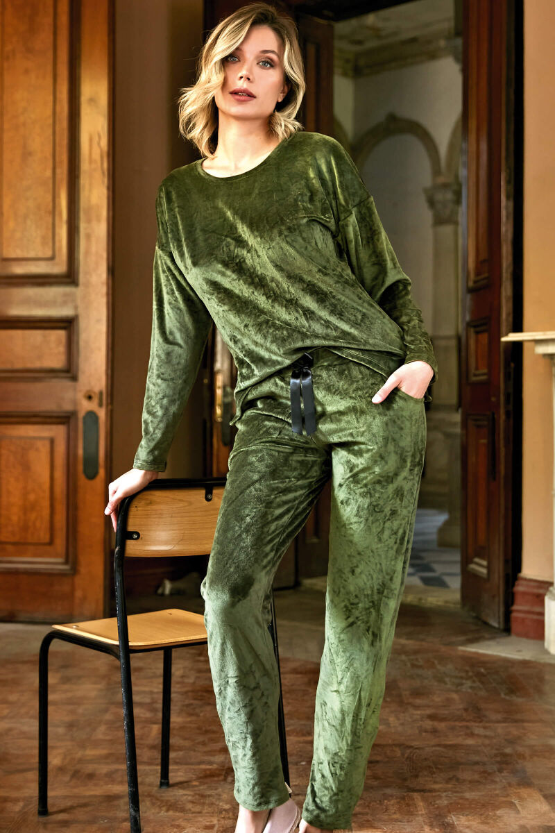 Kadın Kadife Sırt İşlemeli Uzun Kollu Sweatshirt ve Yandan Cepli Pantolon Pijama Takım (9799) - 1